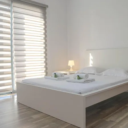 Sandy Complex Tatil Evi Perivolia
