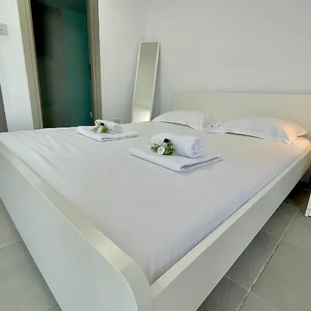 Sandy Complex Perivólia