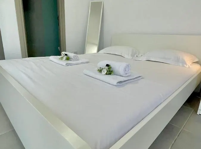 Sandy Complex Perivolia